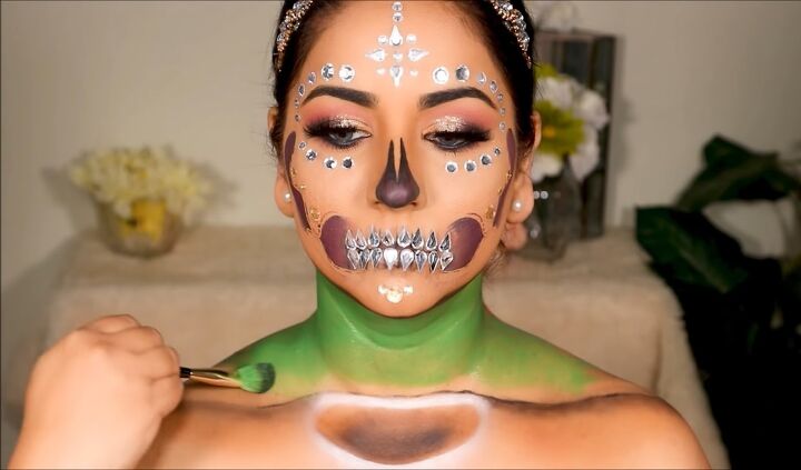 spooky halloween special effects makeup tutorial, Adding green screen effect