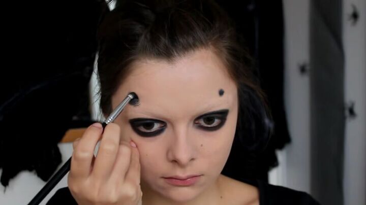 creepy spider queen makeup for halloween, Adding false eyes