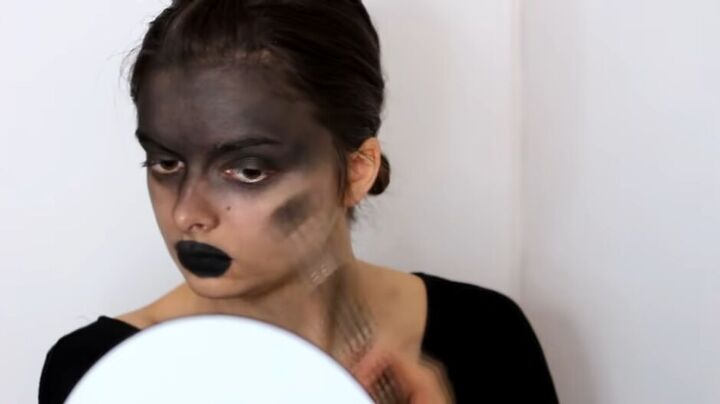 harry potter dementor costume makeup for halloween, Applying black eyeshadow to top half of face