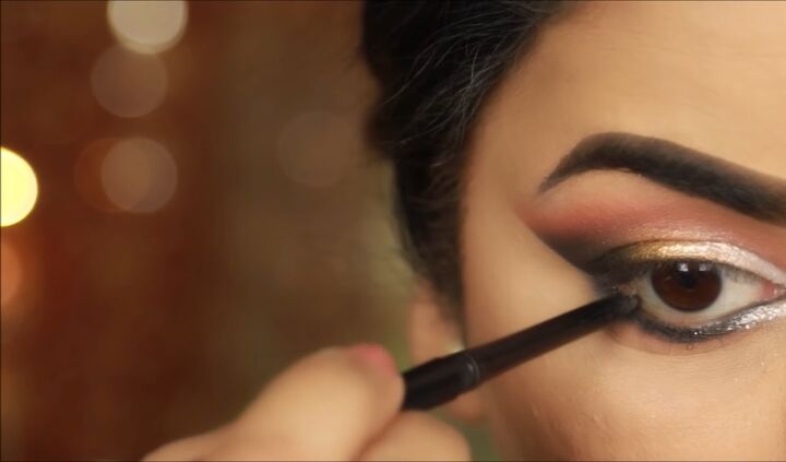easy princess jasmine makeup and hair tutorial for halloween, Adding eye pencil