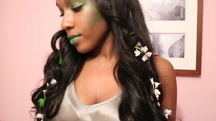 diy mother nature costume for halloween, Adding flowers and leaves to hair