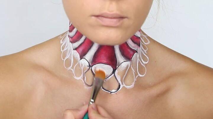 glamorous clown makeup tutorial for halloween, Filling in the figure 8s