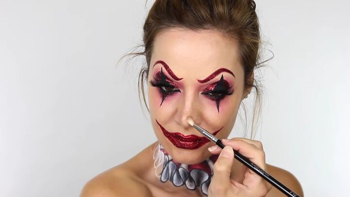 glamorous clown makeup tutorial for halloween, Contouring nose