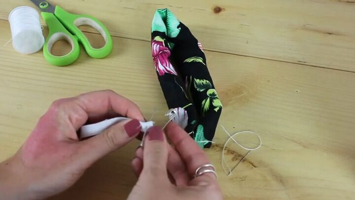 how to make a scrunchie from leftover material, Inserting the elastic