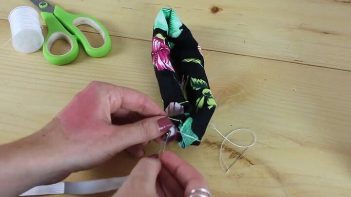 how to make a scrunchie from leftover material, Feeding elastic through the tube