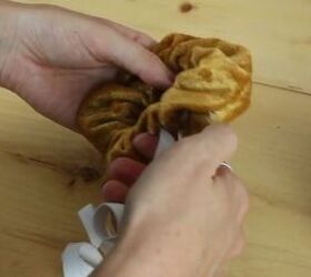 how to make a scrunchie from leftover material, Inserting elastic