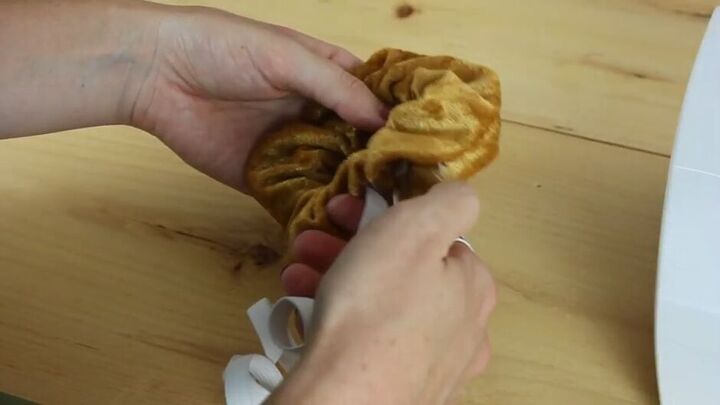 how to make a scrunchie from leftover material, Inserting elastic