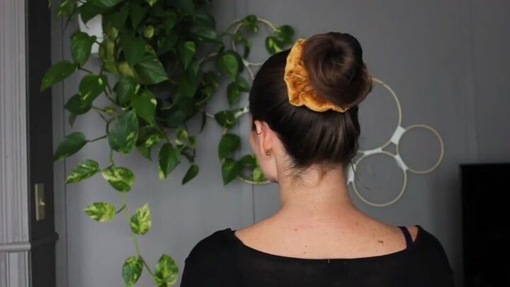 how to make a scrunchie from leftover material