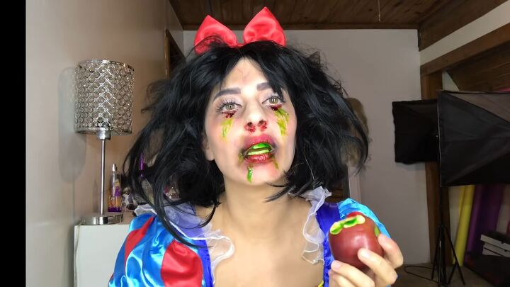 diy spooky poisoned snow white makeup for halloween, Poisoned Snow White makeup look