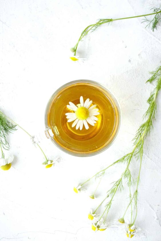 chamomile tea hair rinse and its alterations for glowing hair, making chamomile tea
