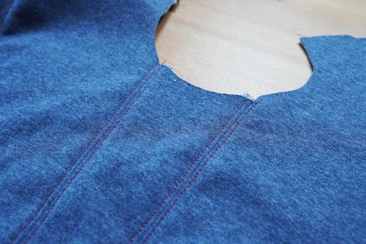 how to sew a balaclava, TOPSTITCHED SEAMS USING THREE STEP STRAIGHT STITCH