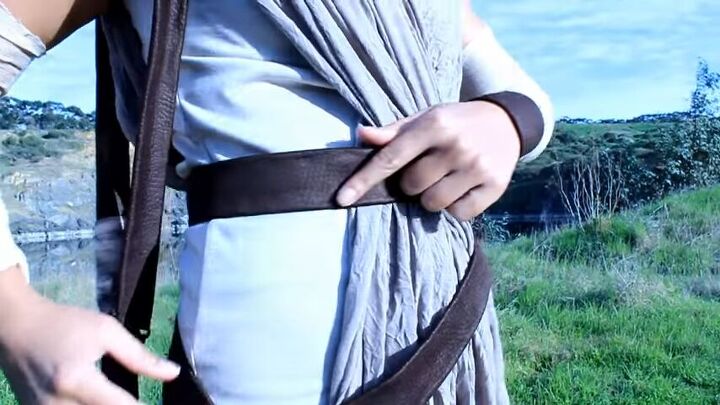 diy rey star wars costume, Wearing Rey costume belt