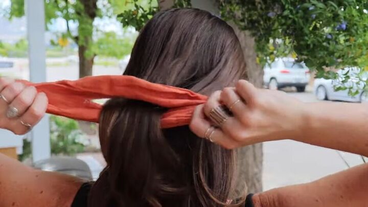 super cute and easy diy accessories for fall, Adding DIY accessory to hair