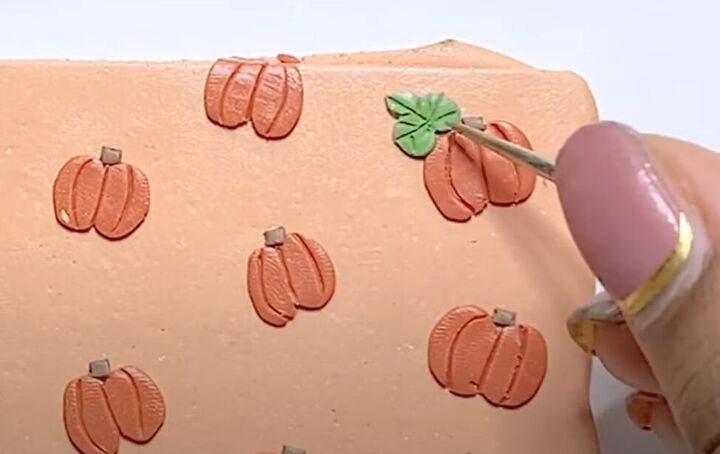 adorable polymer clay pumpkin earrings tutorial, Adding veins to leaves