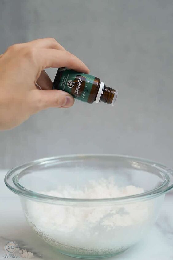 peppermint sugar scrub, adding peppermint essential oil into sugar and oil mixture