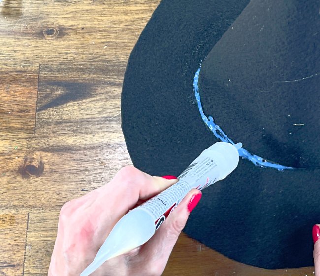 felt witch hat diy with dyed feathers
