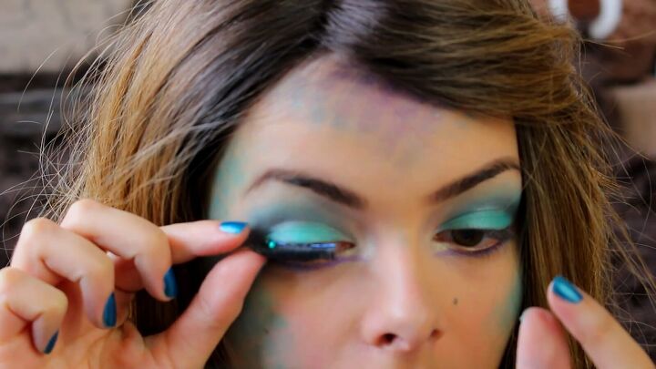 fantasy mermaid makeup tutorial for halloween, Adding false eyelashes