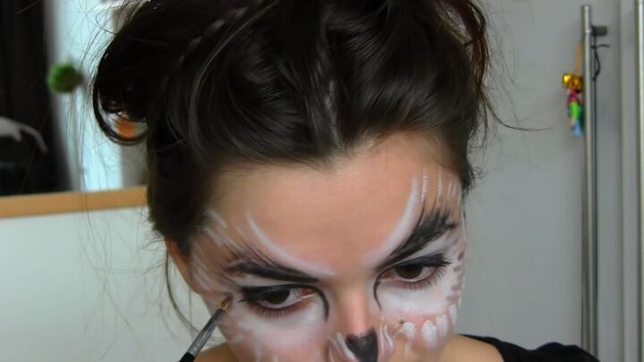 easy owl halloween makeup tutorial, Adding details