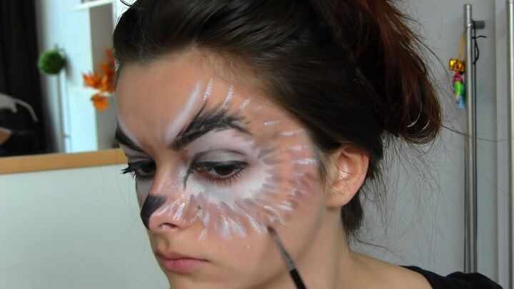easy owl halloween makeup tutorial, Adding lines