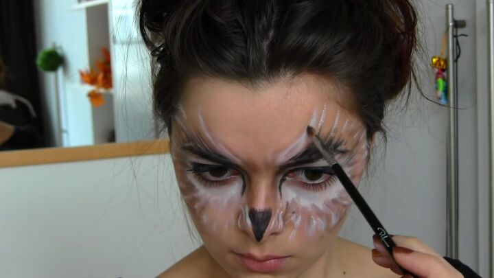 easy owl halloween makeup tutorial, Adding lines