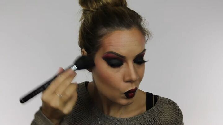 sexy vampire halloween costume makeup tutorial, Adding brown to cheekbones