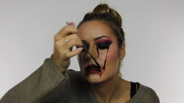 sexy vampire halloween costume makeup tutorial, Adding blood to face