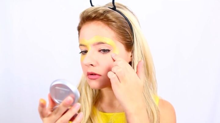 3 cute and easy snapchat halloween costumes, Applying yellow face paint for bee filter costume