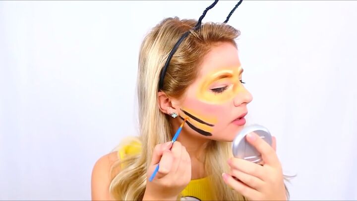 3 cute and easy snapchat halloween costumes, Drawing lines on cheeks