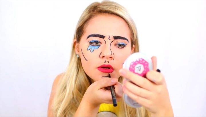 3 cute and easy snapchat halloween costumes, Painting lips