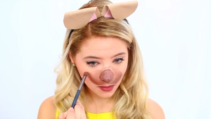3 cute and easy snapchat halloween costumes, Filling in the snout