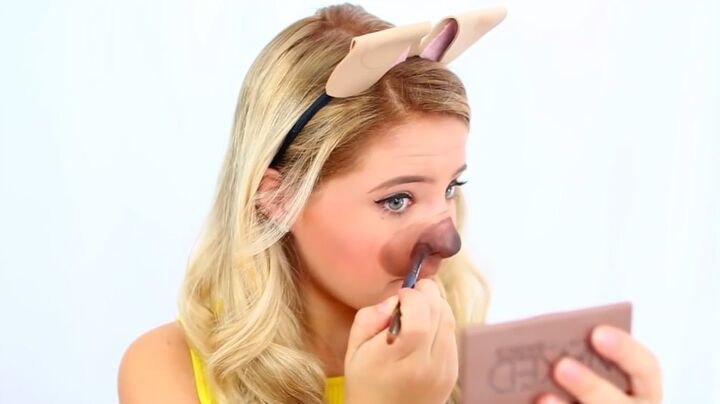 3 cute and easy snapchat halloween costumes, Adding more color to nose