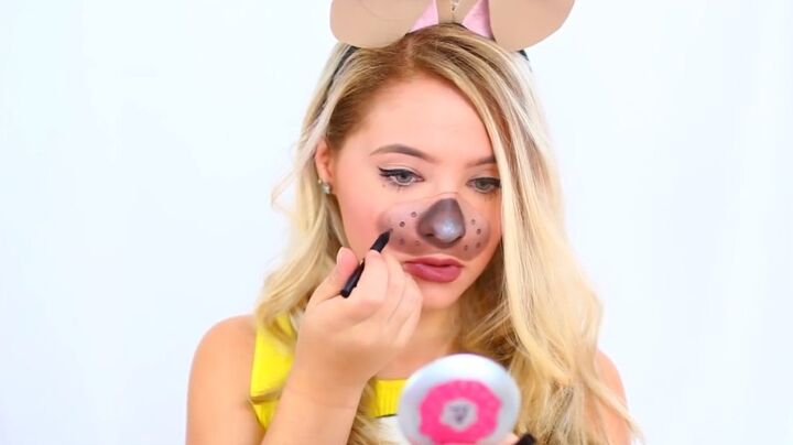 3 cute and easy snapchat halloween costumes, Adding dots