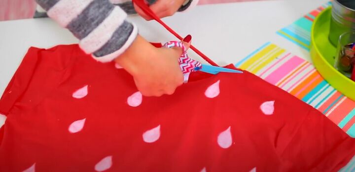 3 quick and easy halloween costume ideas, Cutting collar of strawberry costume T shirt