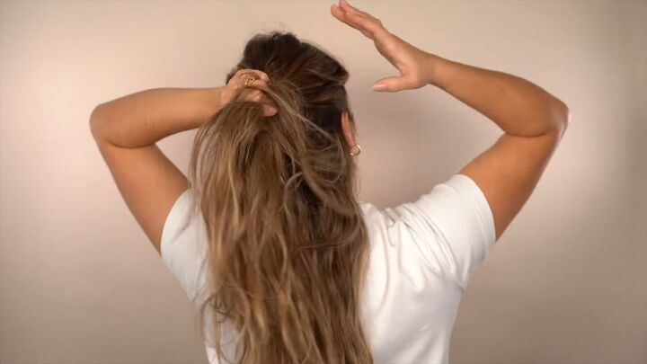 3 cute and easy hairstyles for women, Tying top section of hair