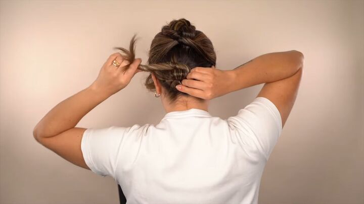 3 cute and easy hairstyles for women, Making a low bun
