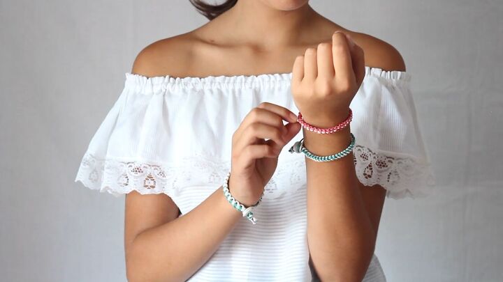 how to make 3 cute macrame friendship bracelets, Knot friendship bracelets