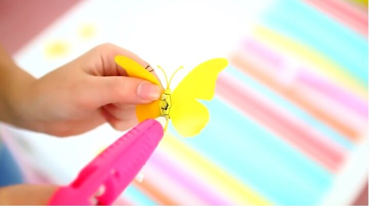 4 easy last minute costume ideas, Attaching clip to butterfly