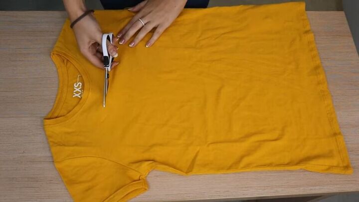4 awesome diy t shirt cutting ideas, Cutting t shirt