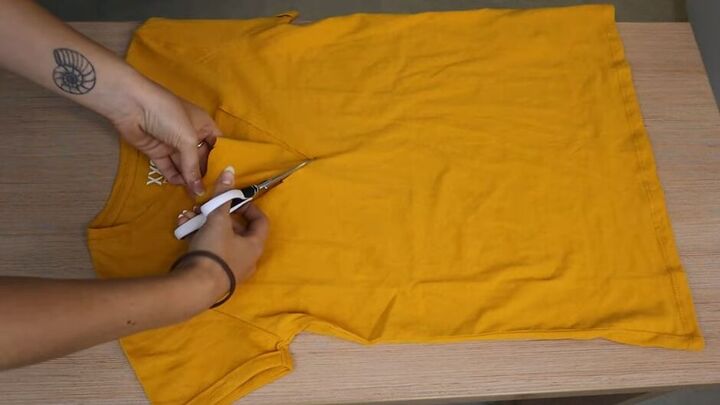 4 Awesome DIY T-Shirt Cutting Ideas | Upstyle