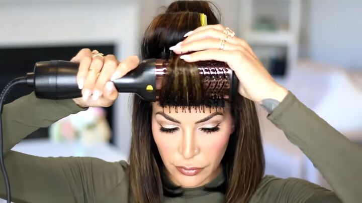 how to transform fine frizzy hair into 2 gorgeous styles, Using a blowout brush