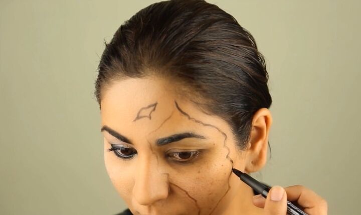 awesome terminator genisys inspired makeup tutorial for halloween, Drawing around the eye