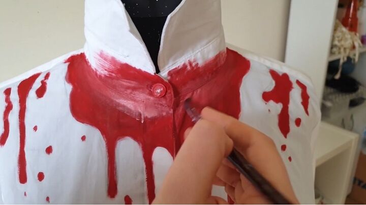 easy billie eilish blood drip shirt tutorial, Painting blood sketches red