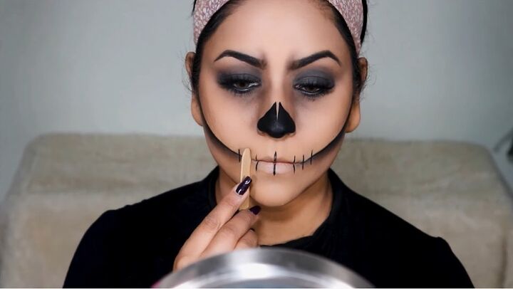 how to do sexy skeleton makeup for halloween, Drawing on the teeth