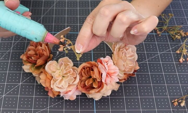 3 super cute and easy diy headbands, Attaching the flowers