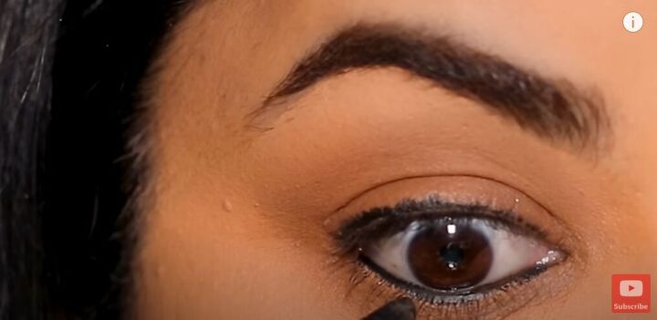 super easy brown smoky eye makeup tutorial, Applying eyeliner
