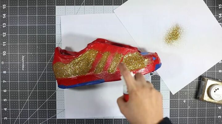 how to make unique glitter sneakers, Spraying glue