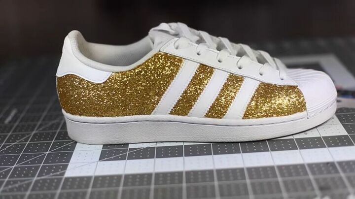 how to make unique glitter sneakers, Completed glitter sneakers DIY