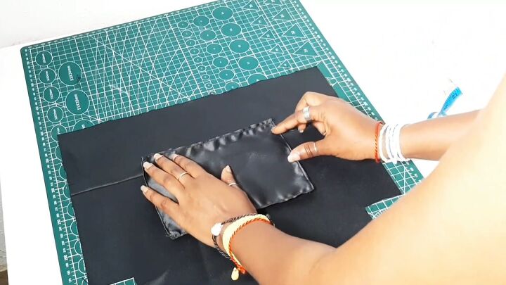learn how to make a ruffle tote bag with this step by step tutorial, How fabric should lay
