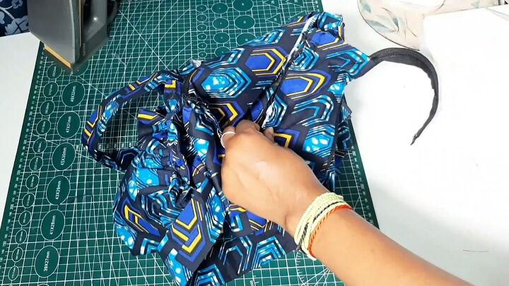 learn how to make a ruffle tote bag with this step by step tutorial, Attaching zip casing