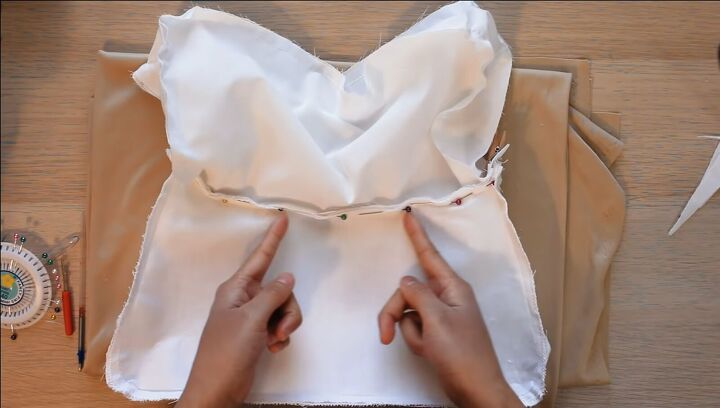 gorgeous scrunchie shoulder bag tutorial, Where to sew zipper